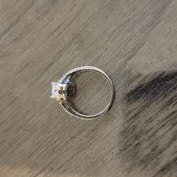 NWOT Faux Diamond & Silver Ring - Picture 3 of 4